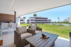 12 Modern groundfloor apt with pool view